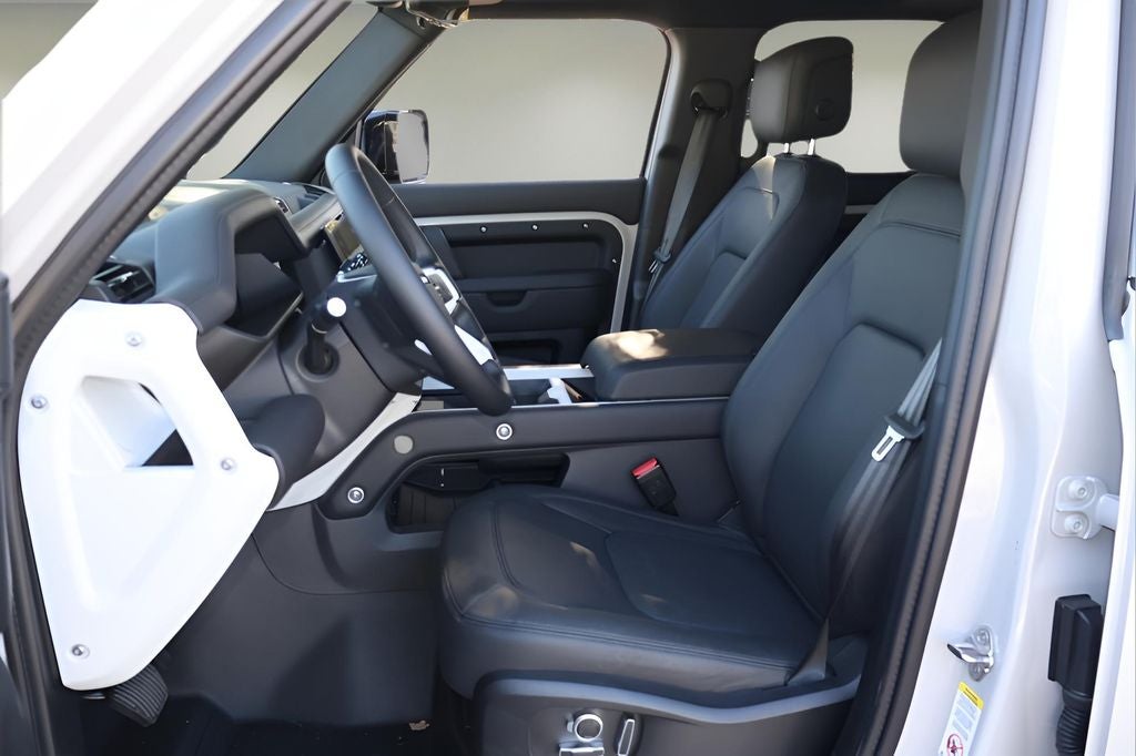 2026 Land Rover Defender 130 X-Dynamic SE