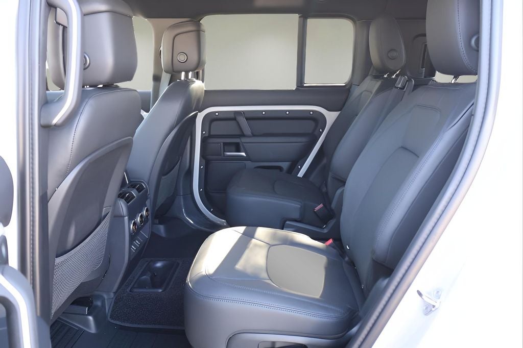 2026 Land Rover Defender 130 X-Dynamic SE