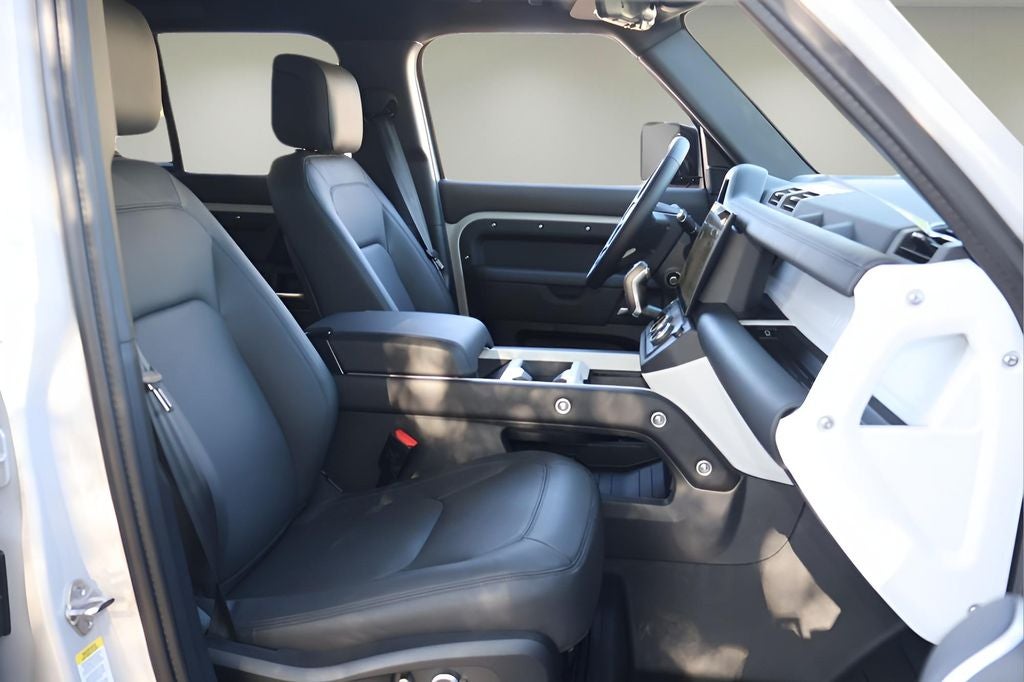 2026 Land Rover Defender 130 X-Dynamic SE