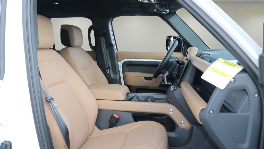 2026 Land Rover Defender 130 X-Dynamic SE