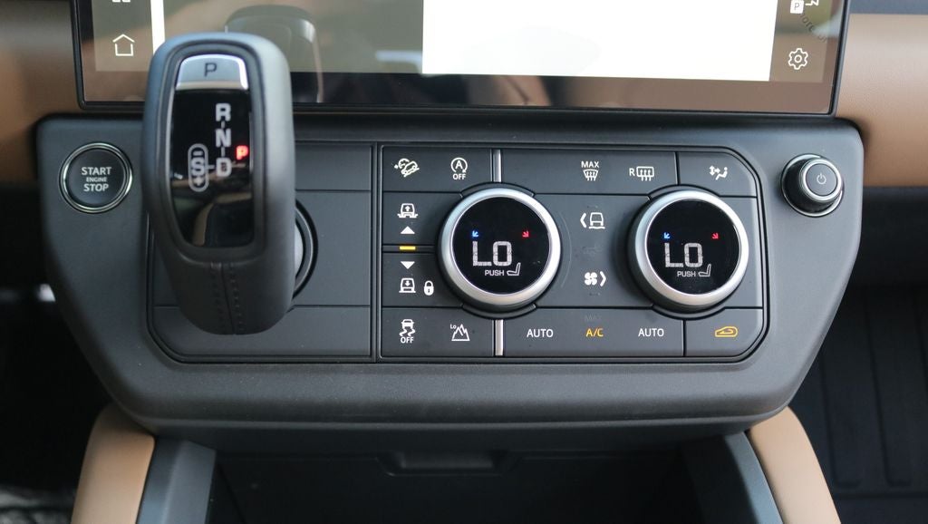 2026 Land Rover Defender 130 X-Dynamic SE