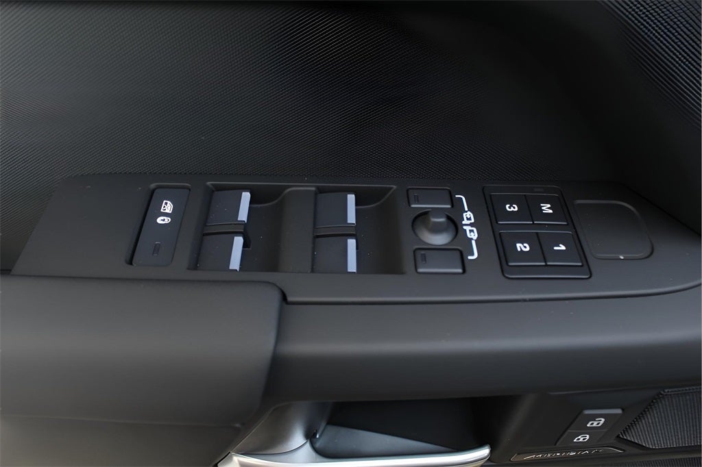 2025 Land Rover Defender 110 S