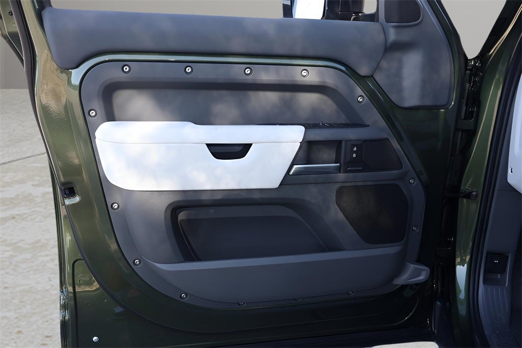 2026 Land Rover Defender 110 S