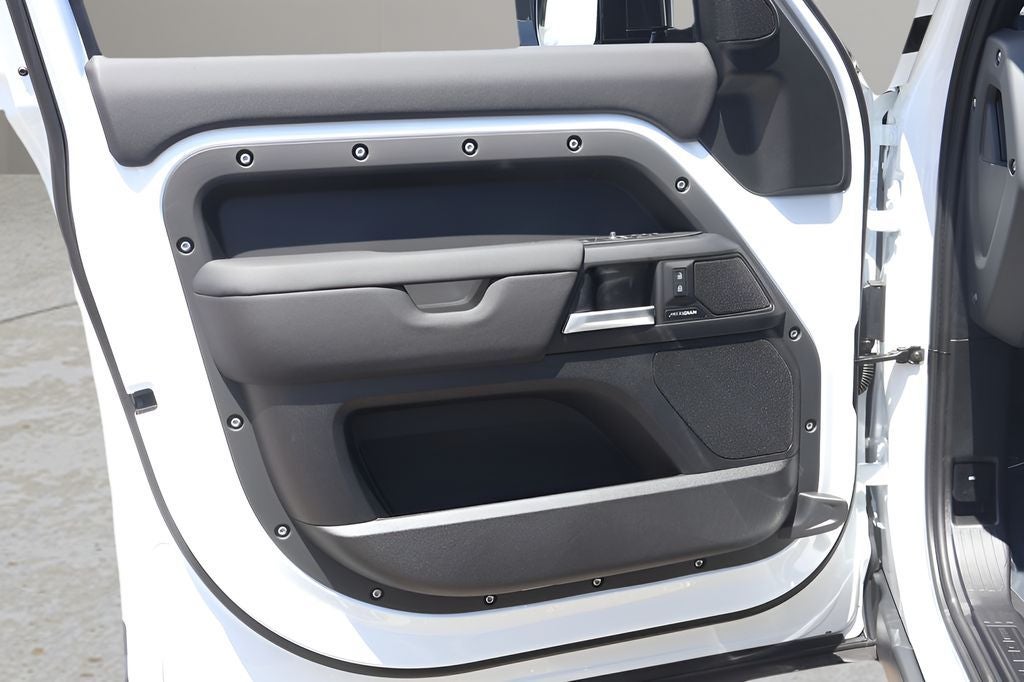 2026 Land Rover Defender 110 S