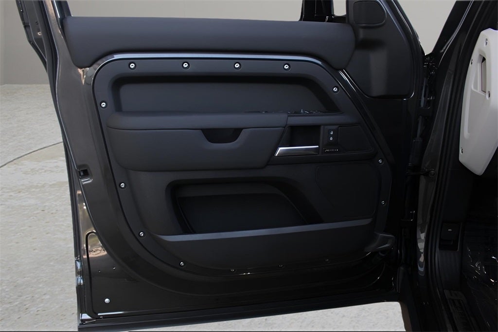 2025 Land Rover Defender 110 S