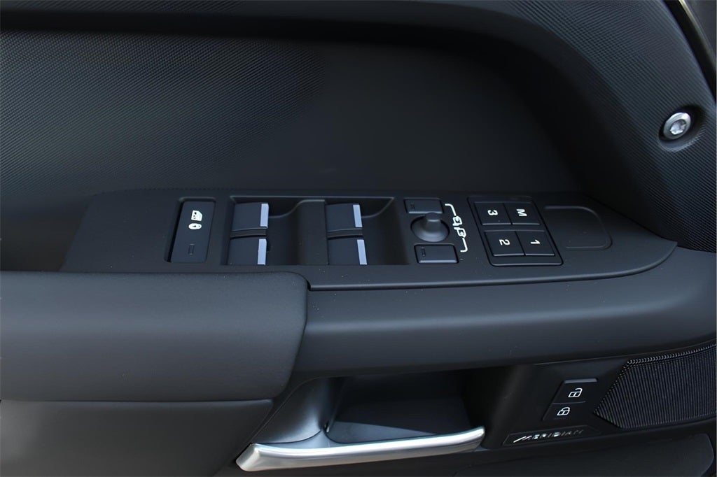 2025 Land Rover Defender 110 S