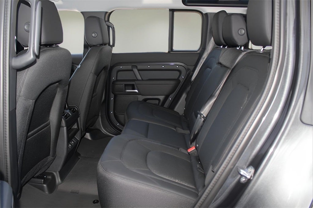 2025 Land Rover Defender 110 S