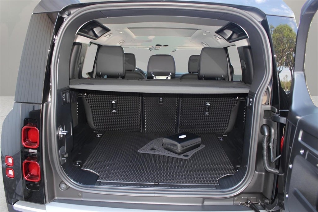 2025 Land Rover Defender 110 S