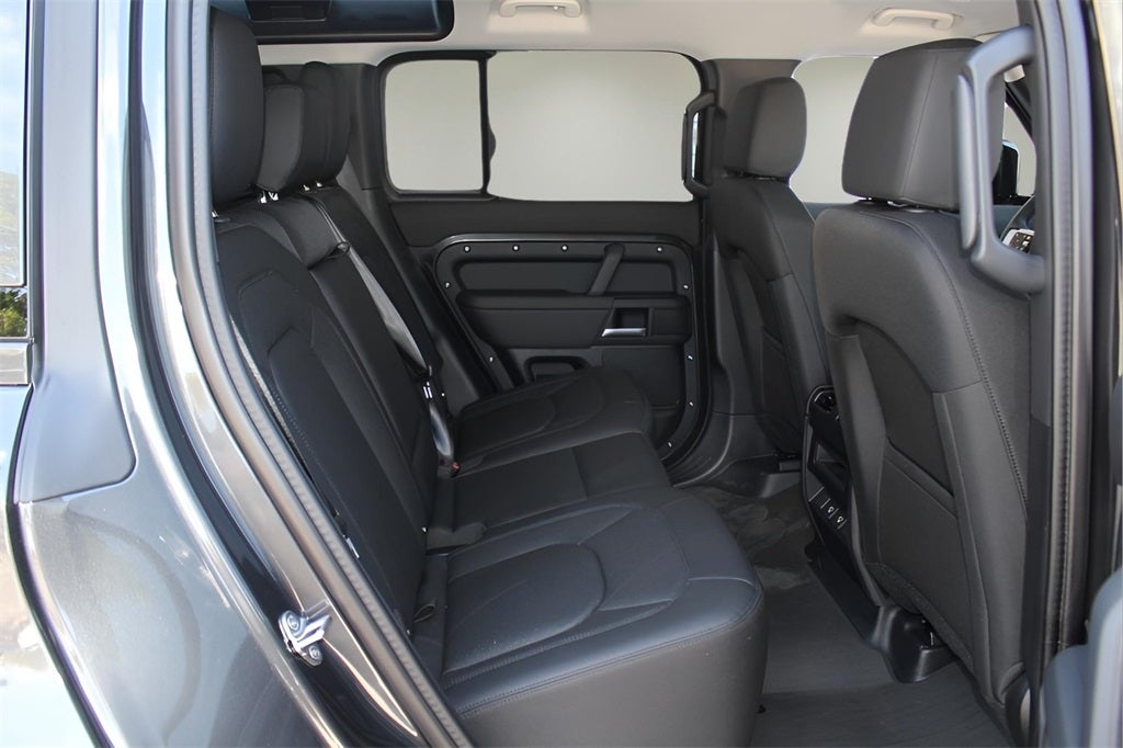 2025 Land Rover Defender 110 S