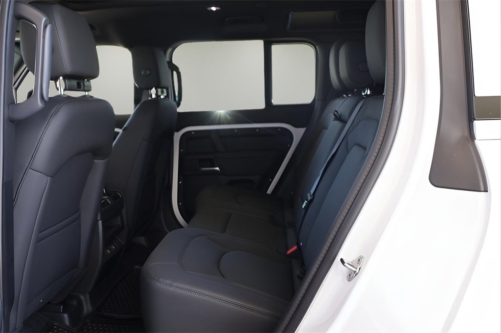 2025 Land Rover Defender 110 S