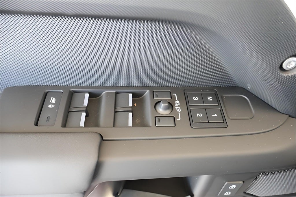 2025 Land Rover Defender 110 S