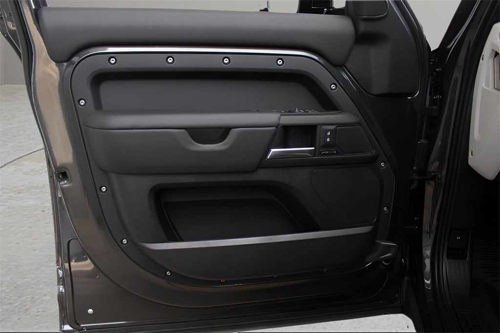 2025 Land Rover Defender 110 S