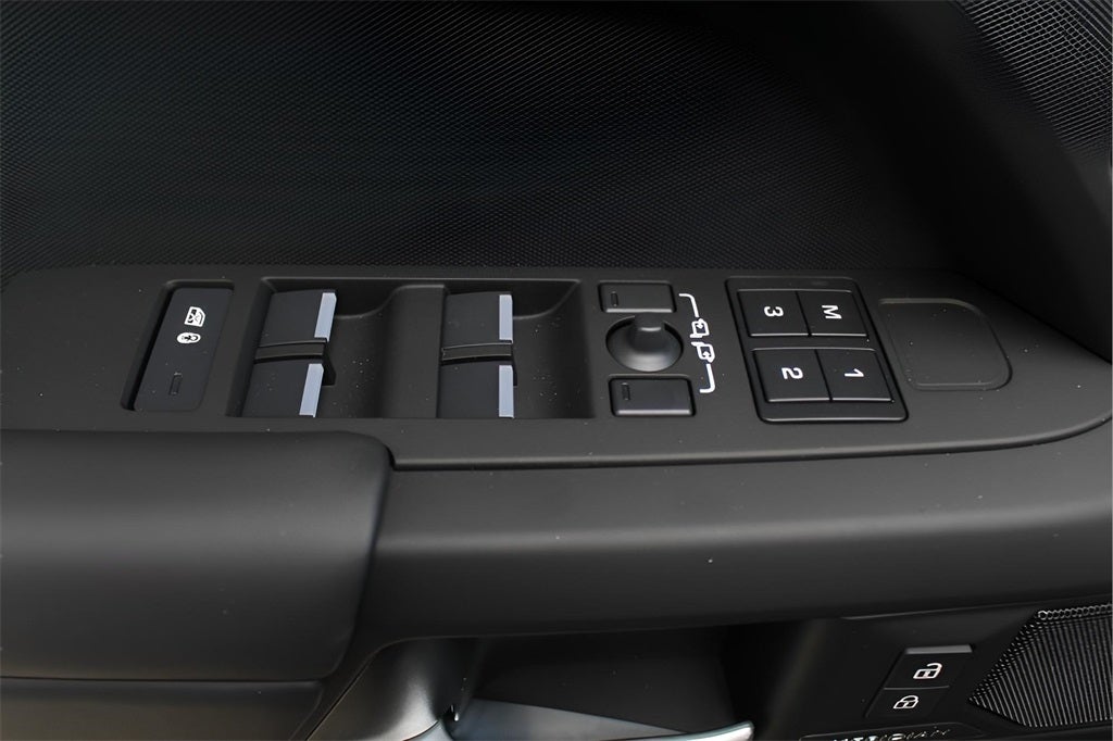 2025 Land Rover Defender 110 S