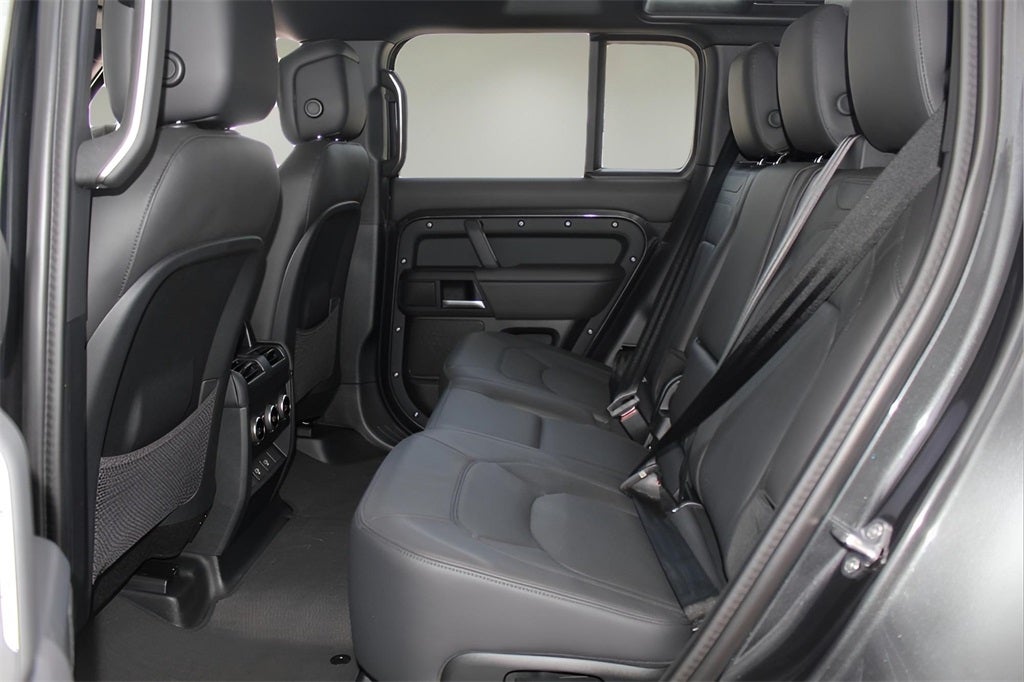 2025 Land Rover Defender 110 S