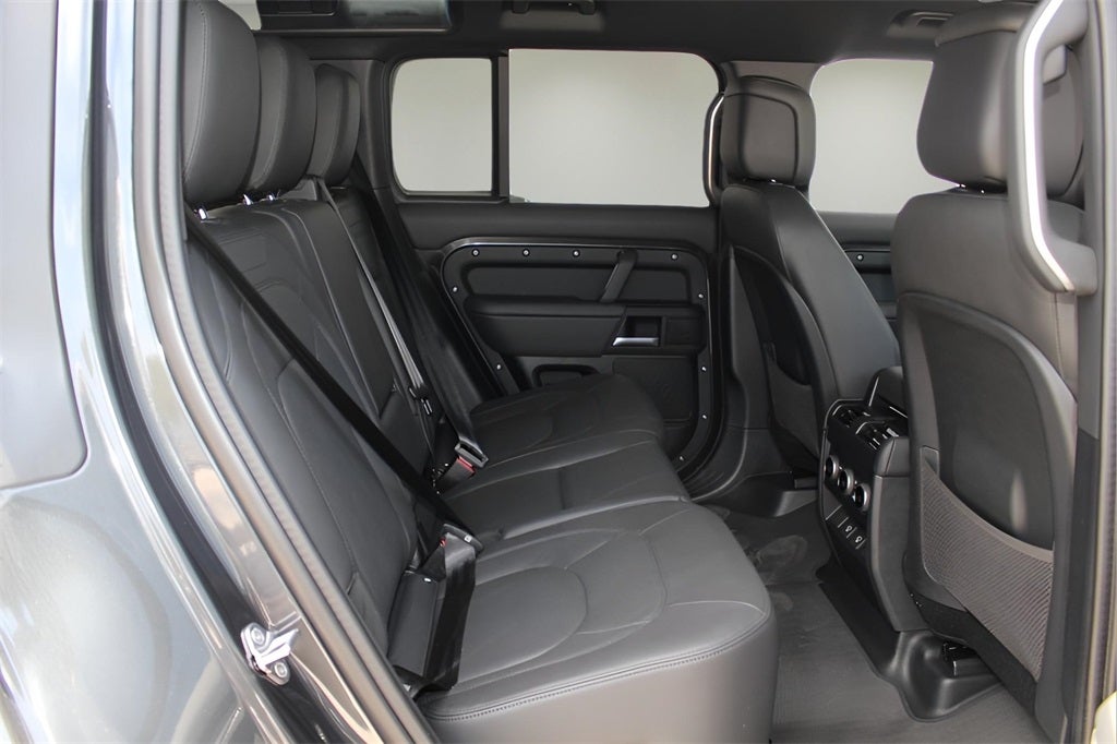 2025 Land Rover Defender 110 S