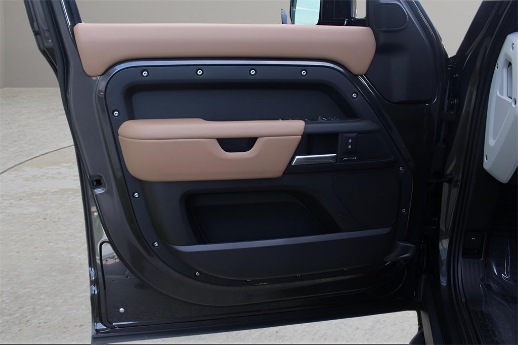 2025 Land Rover Defender 110 S