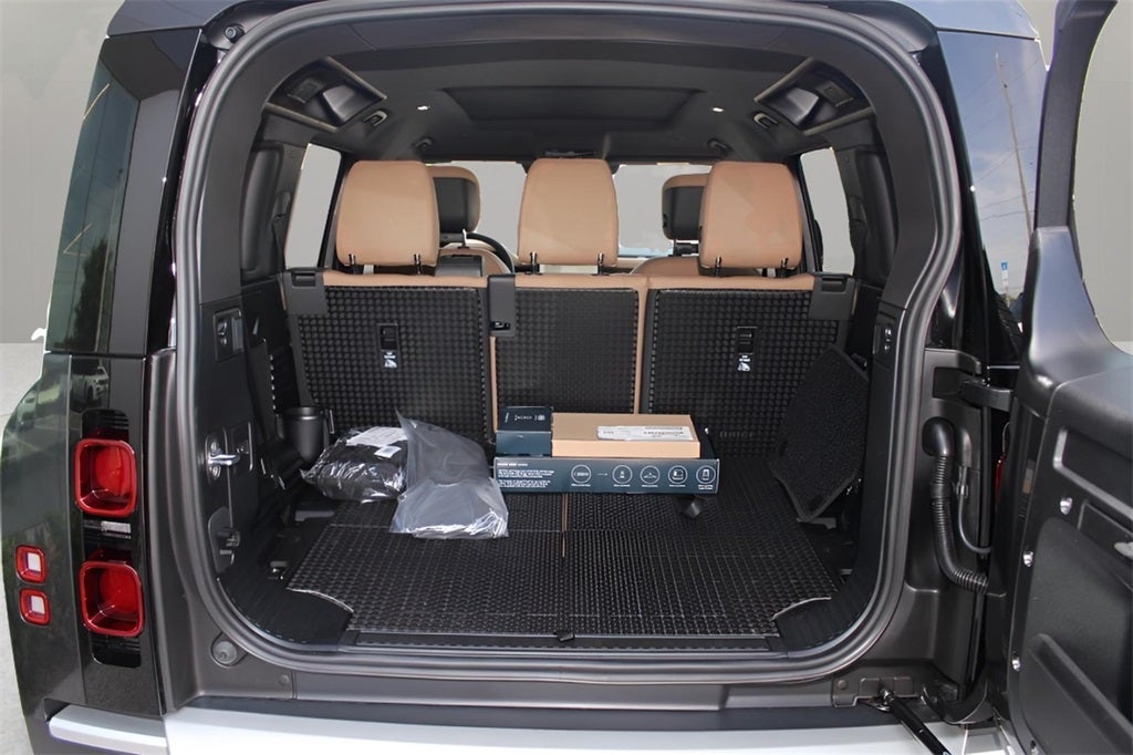 2025 Land Rover Defender 110 S