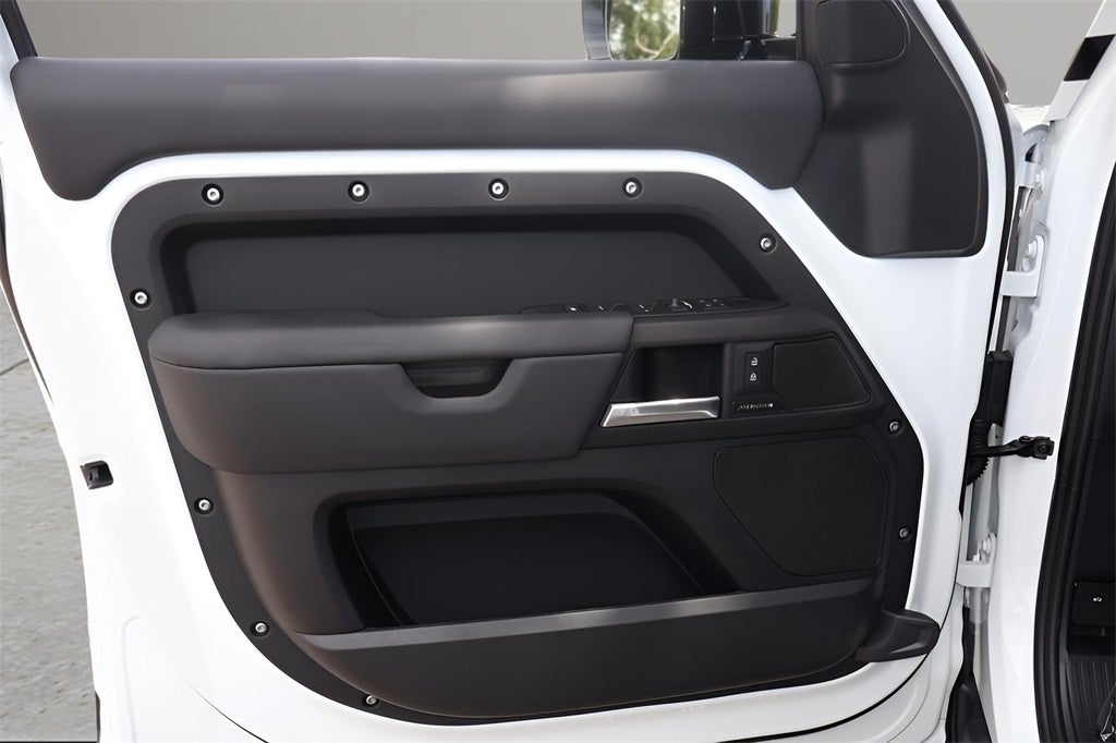 2025 Land Rover Defender 130 S