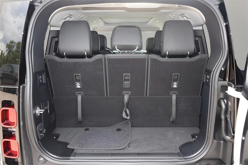 2025 Land Rover Defender 130 S