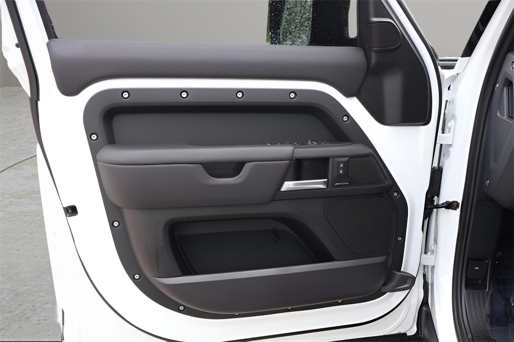 2025 Land Rover Defender 130 S