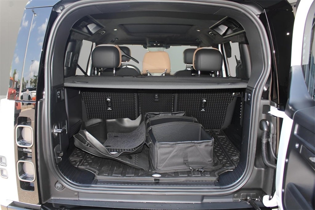 2025 Land Rover Defender 110 V8