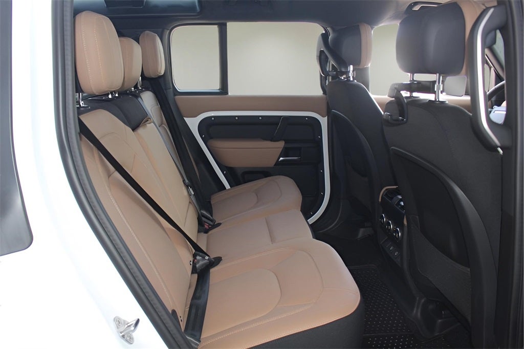 2025 Land Rover Defender 110 V8