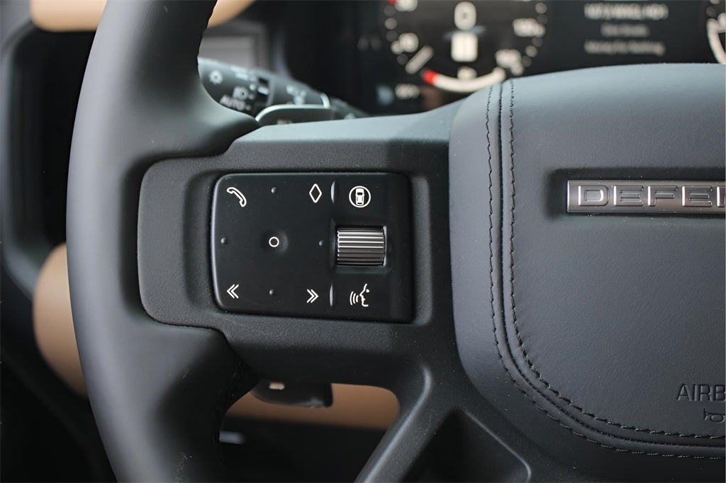 2025 Land Rover Defender 110 V8