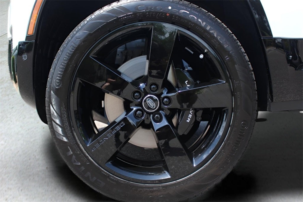 2025 Land Rover Defender 110 V8