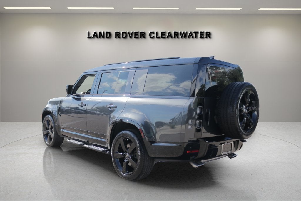 2025 Land Rover Defender 130 V8