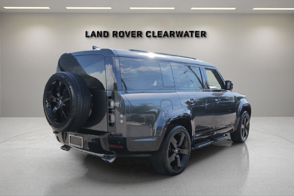 2025 Land Rover Defender 130 V8