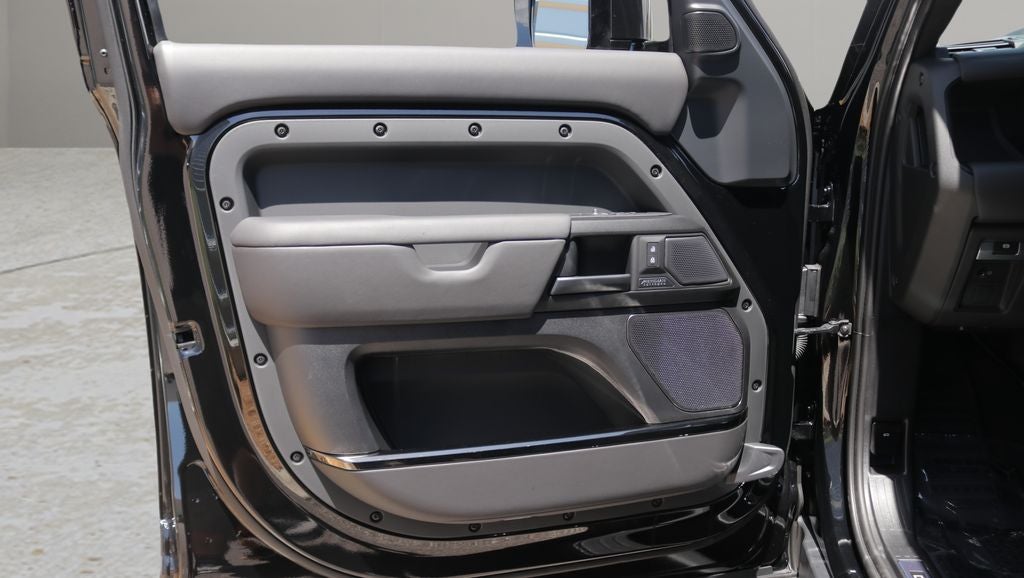 2026 Land Rover Defender 110 OCTA