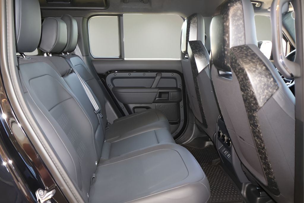 2026 Land Rover Defender 110 OCTA