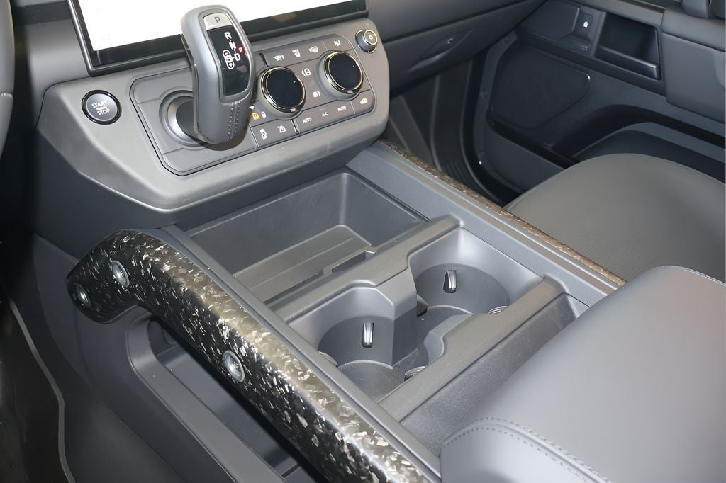 2026 Land Rover Defender 110 OCTA