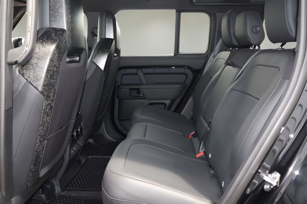 2026 Land Rover Defender 110 V8