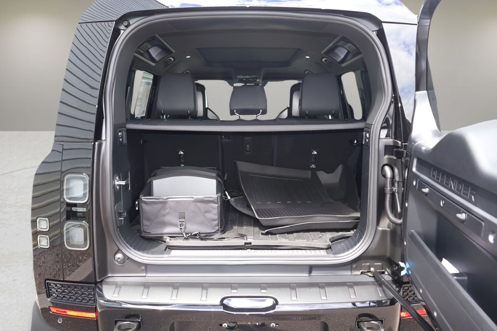 2026 Land Rover Defender 110 V8