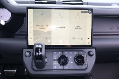 2026 Land Rover Defender 110 V8