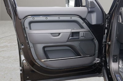 2026 Land Rover Defender 110 V8