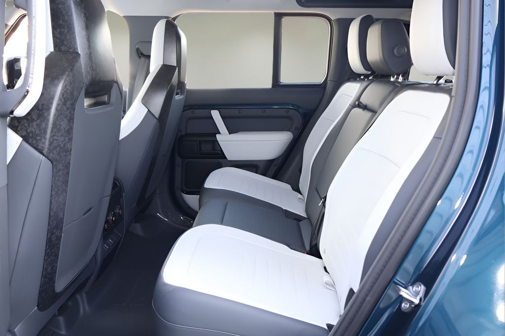 2026 Land Rover Defender 110 V8