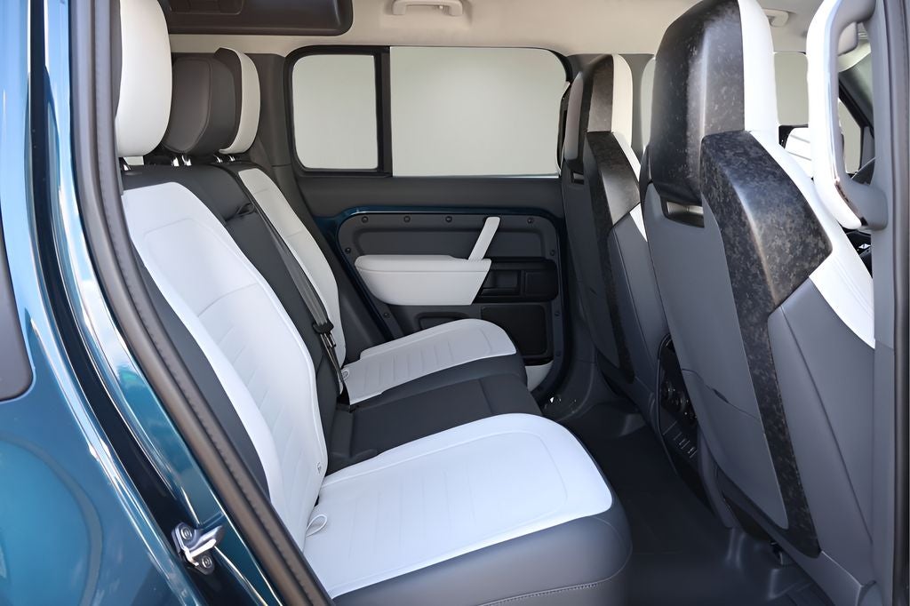 2026 Land Rover Defender 110 V8