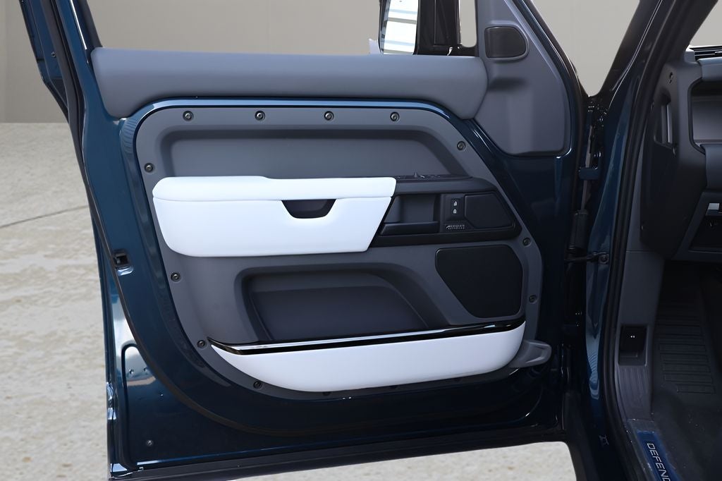 2026 Land Rover Defender 110 V8