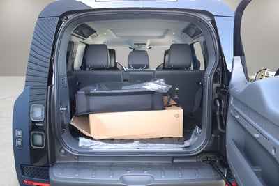 2026 Land Rover Defender 110 V8