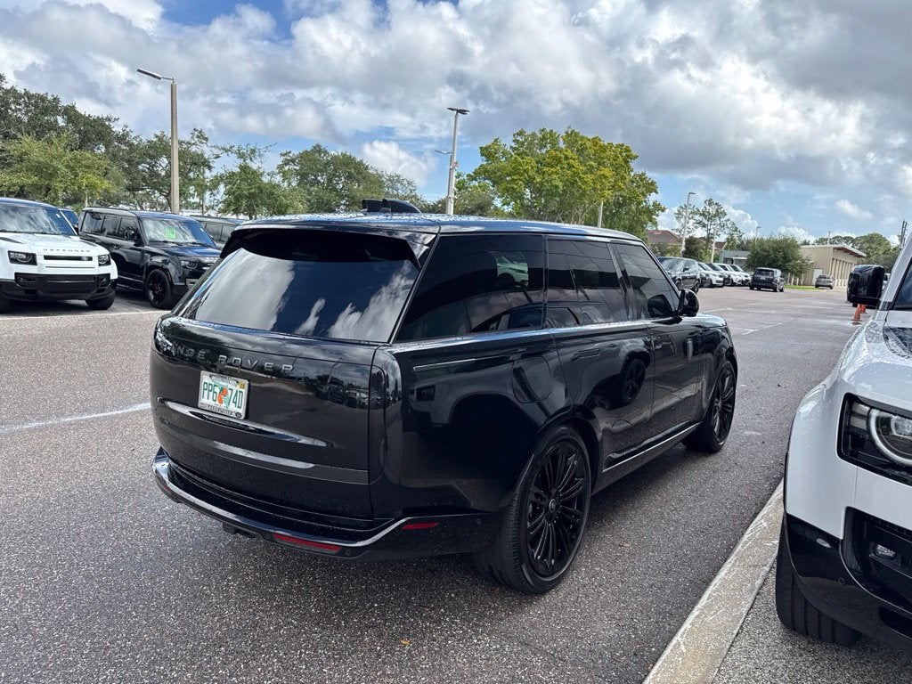 2025 Land Rover Range Rover SE