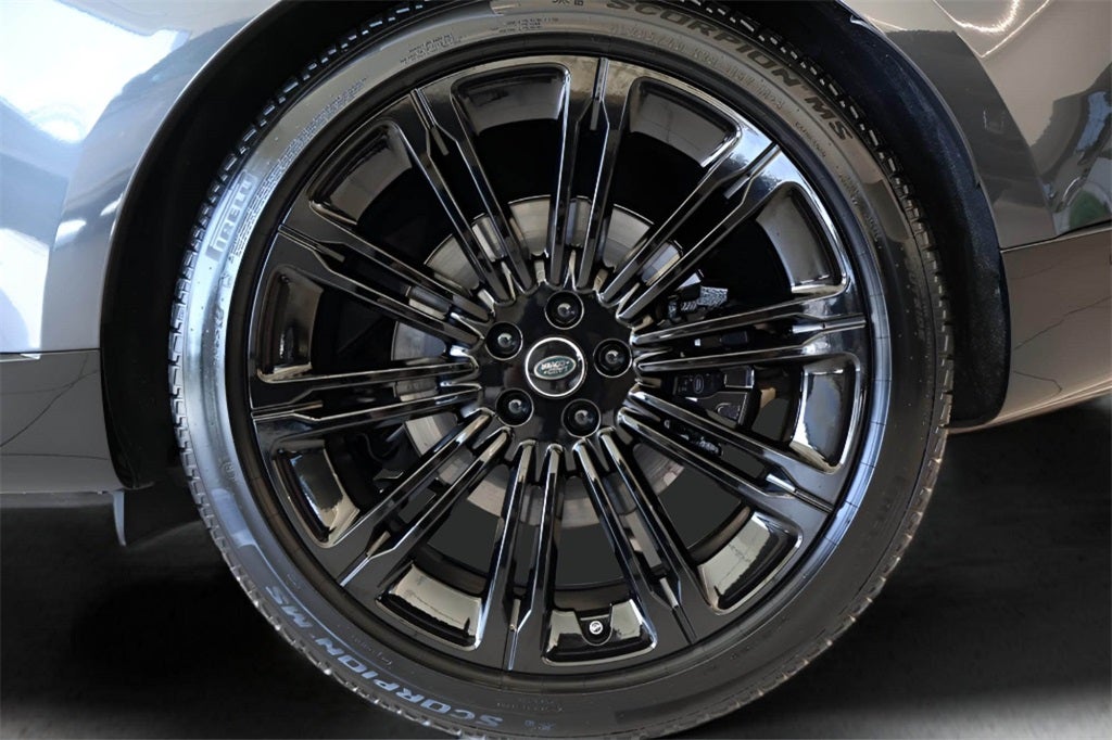 2025 Land Rover Range Rover SE