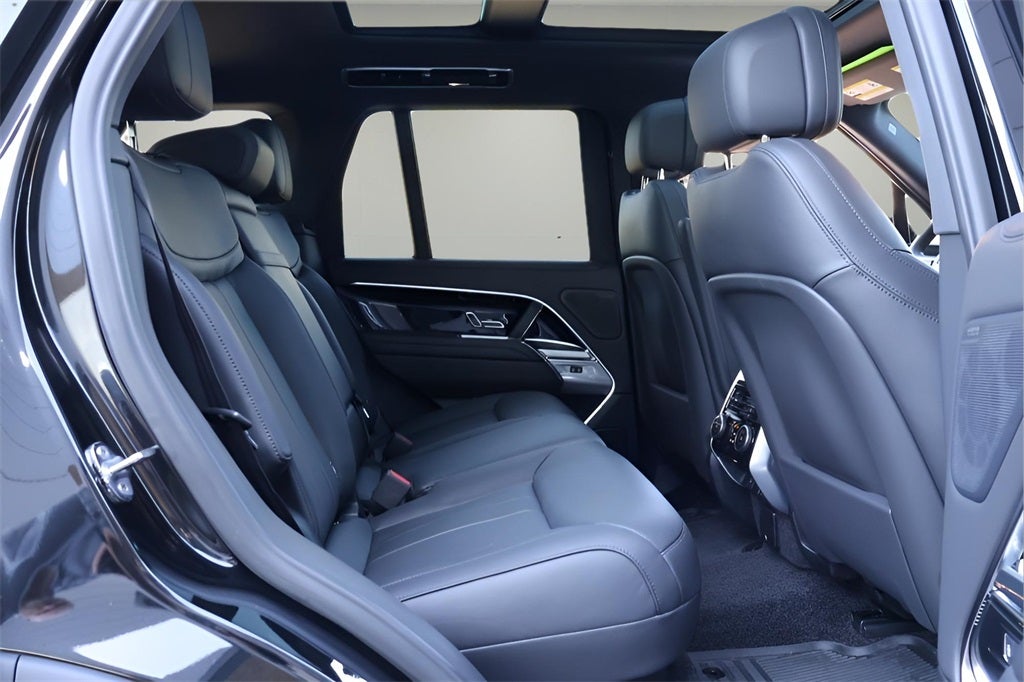 2025 Land Rover Range Rover Plug-In Hybrid SE