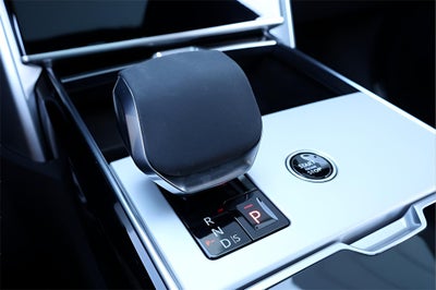 2025 Land Rover Range Rover Plug-In Hybrid SE