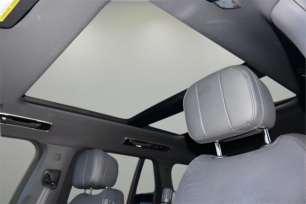 2025 Land Rover Range Rover Plug-In Hybrid SE