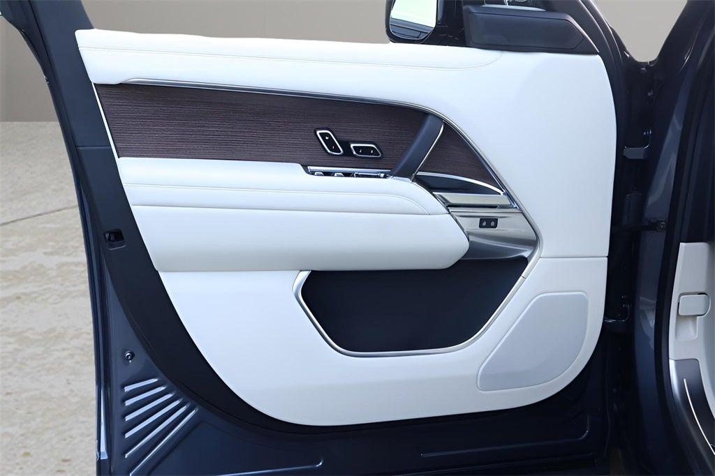 2026 Land Rover Range Rover Plug-In Hybrid SE