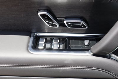 2025 Land Rover Range Rover Plug-In Hybrid SE