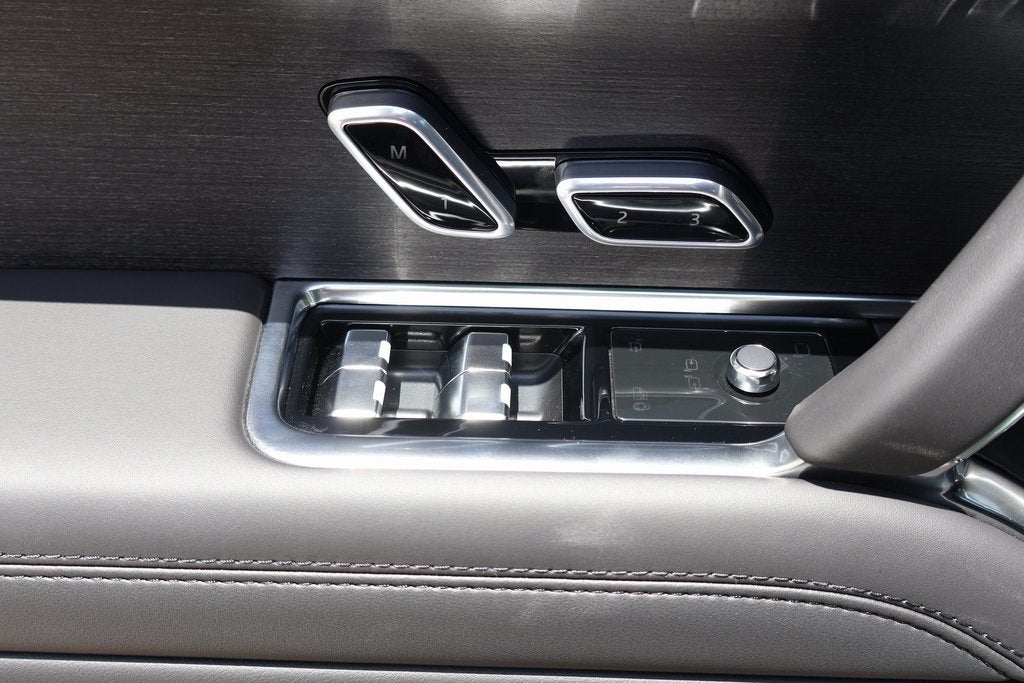 2025 Land Rover Range Rover Plug-In Hybrid SE