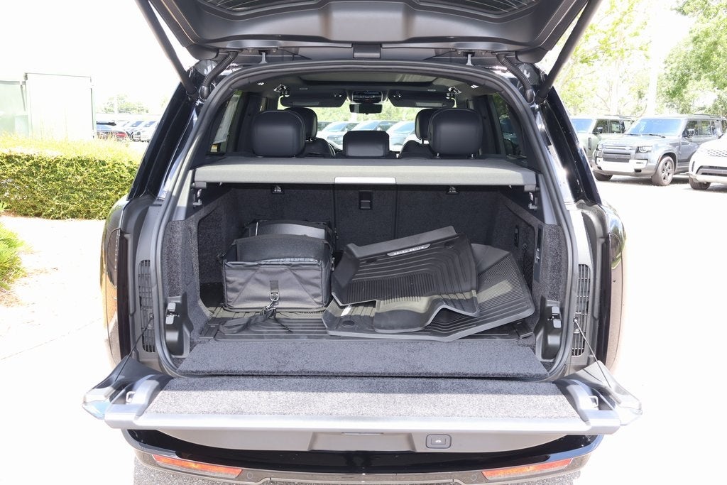 2025 Land Rover Range Rover Plug-In Hybrid SE